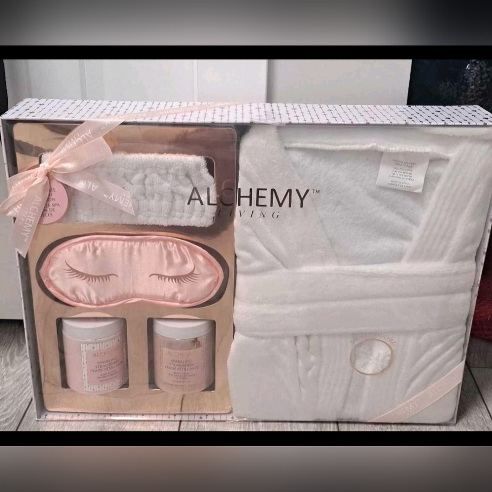 Alchemy Living 5 Piece Spa Gift Set in Pink and White